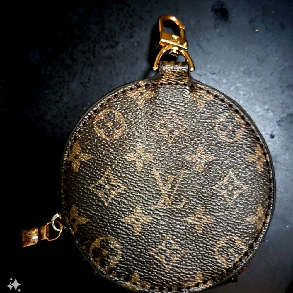 LV round coin pursein Monogram canvas with white interior